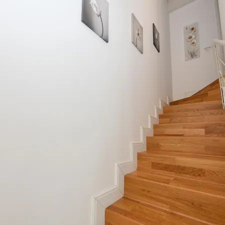 Caesar Sirmione E12 Apartman *