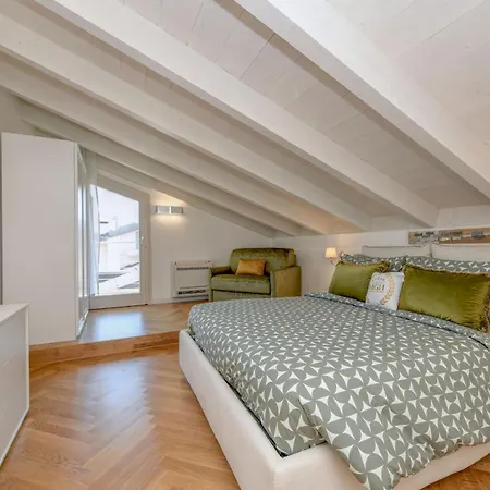 Caesar Sirmione E12 Apartman *