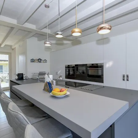Caesar Sirmione E12 Apartman *